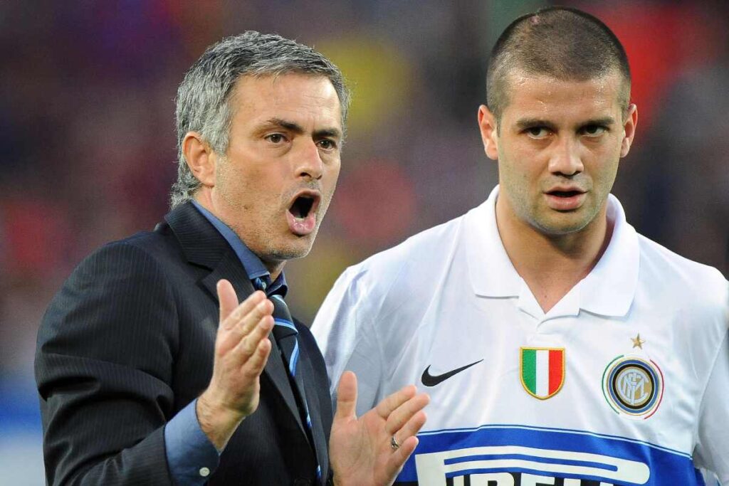 Mourinho parla con Chivu prima della finale di UCL con il Barcellona