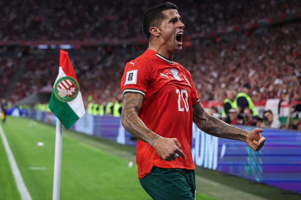 Joao Cancelo in primo piano