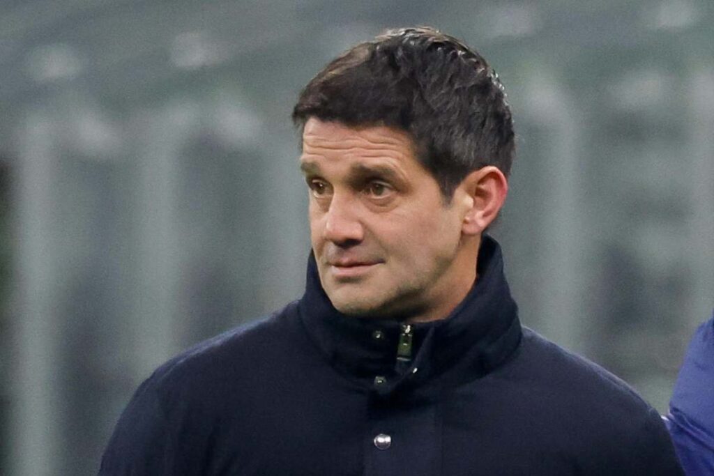 Cristian Chivu a bordo campo durante una partita con l'Inter nella stagione 2026.