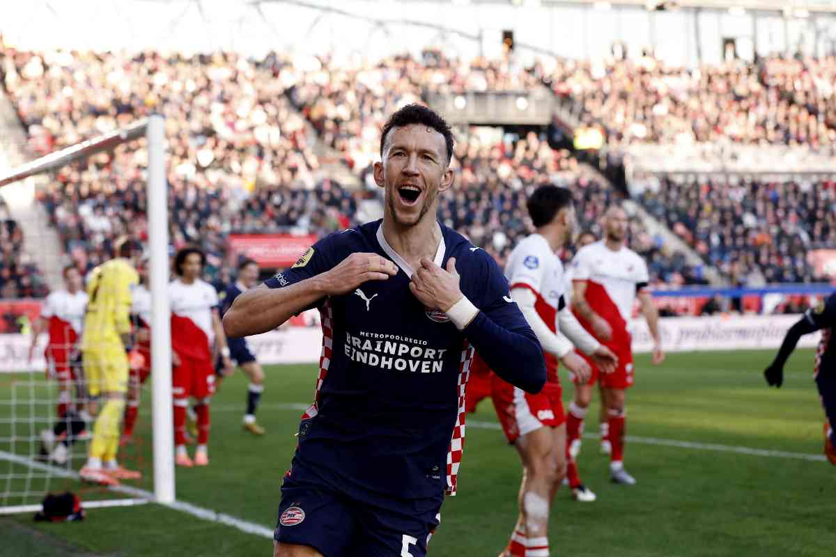 Perisic esulta al gol con il PSV