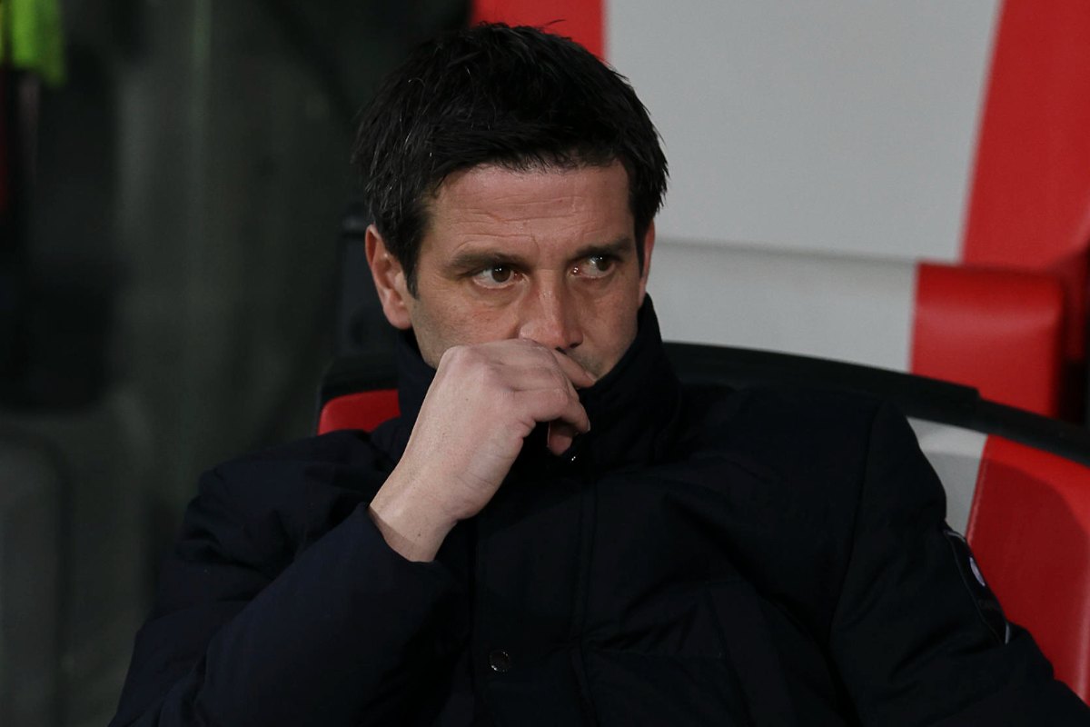 Chivu seduto in panchina