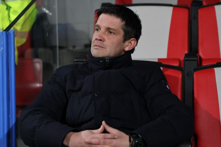 Chivu seduto in panchina