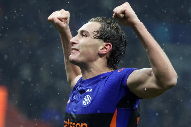 Francesco Pio Esposito nella gara contro il Pisa