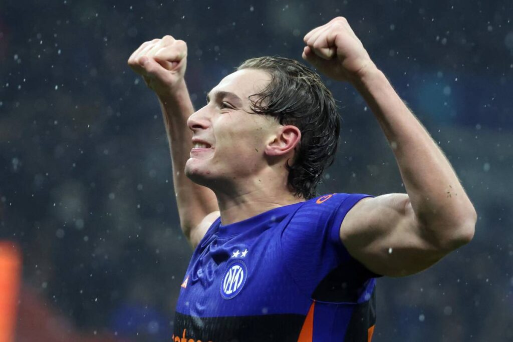 Esposito esulta dopo il gol in campionato.