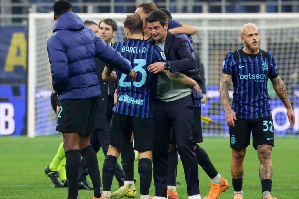 Chivu abbraccia Barella nel post partita