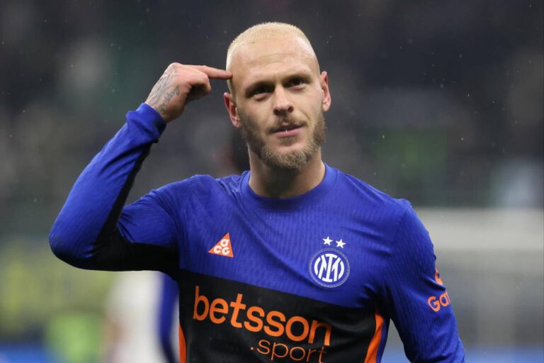 Dimarco esulta al gol