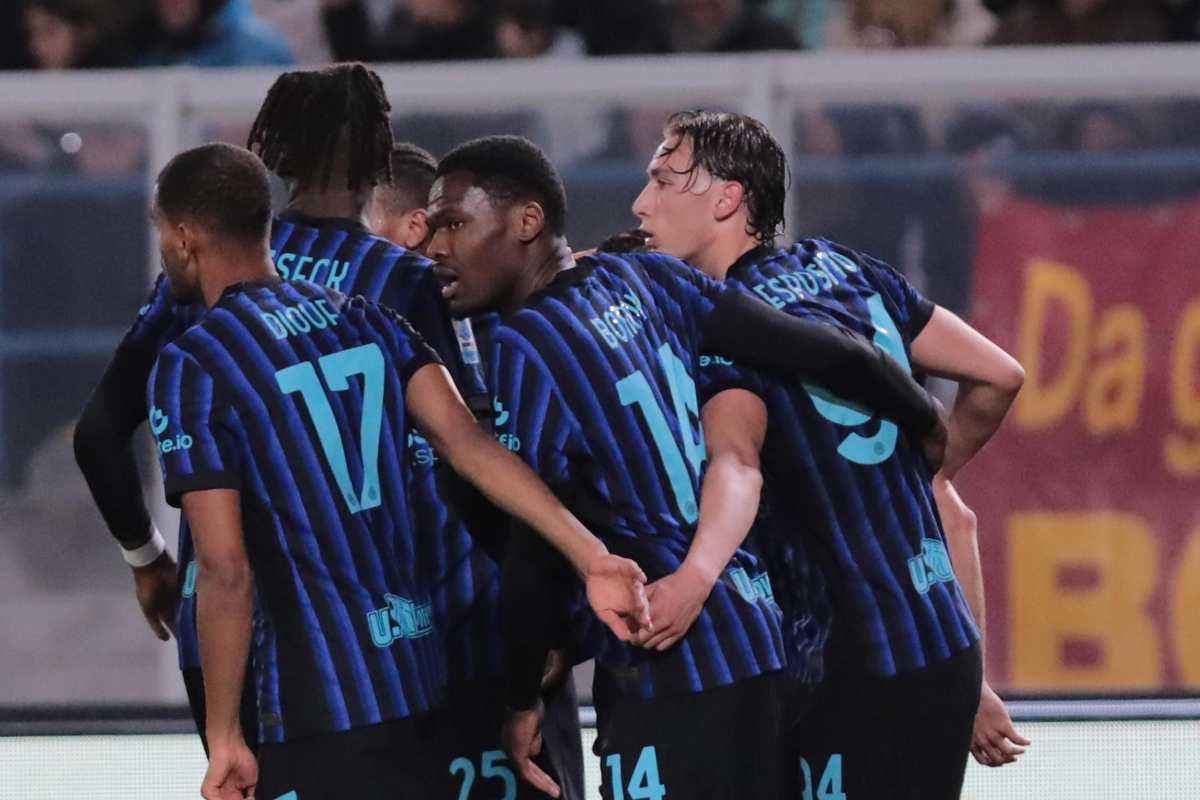 I giocatori dell'Inter esultano dopo uno dei gol al Lecce