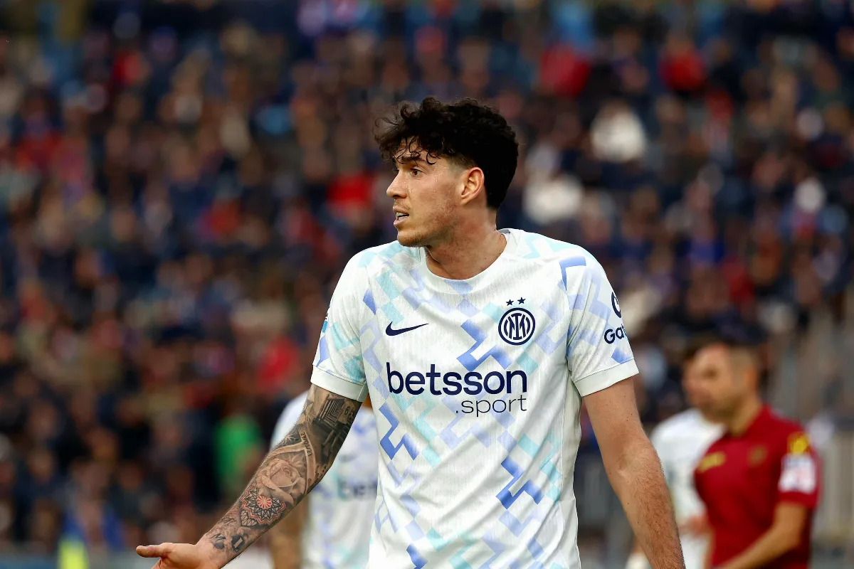 Alessandro Bastoni, difensore dell'Inter, nel match contro il Pisa