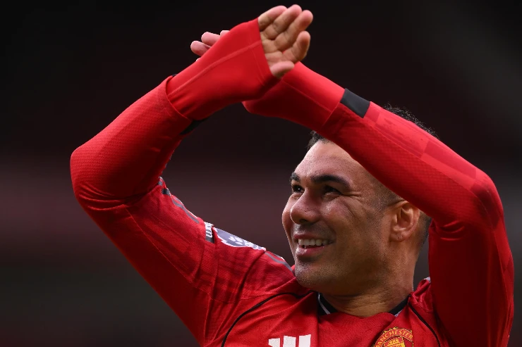 Casemiro in campo con la maglia del Manchester United