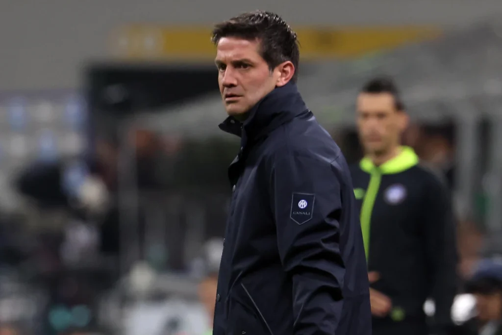 Chivu in panchina con l'inter nel derby