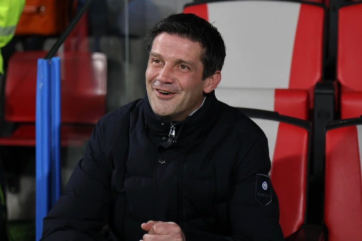 Chivu seduto in panchina