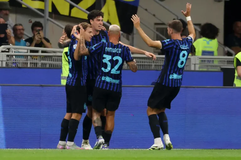 Federico Dimarco, Nicolò Barella, Petar Sucic e Alessandro Bastoni esultano dopo la rete realizzata nel match tra Inter e Torino