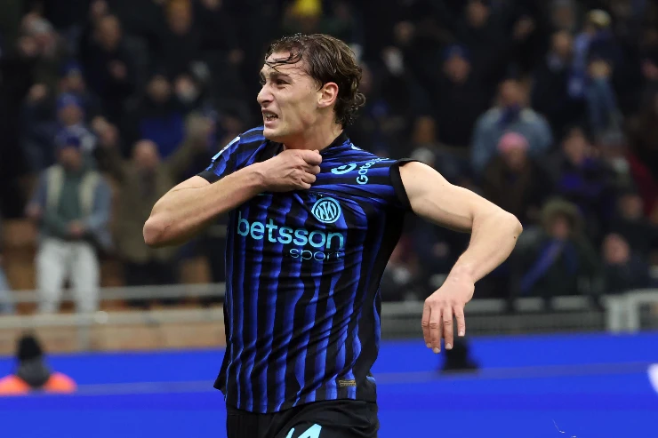 Pio Esposito esulta con la maglia dell'Inter
