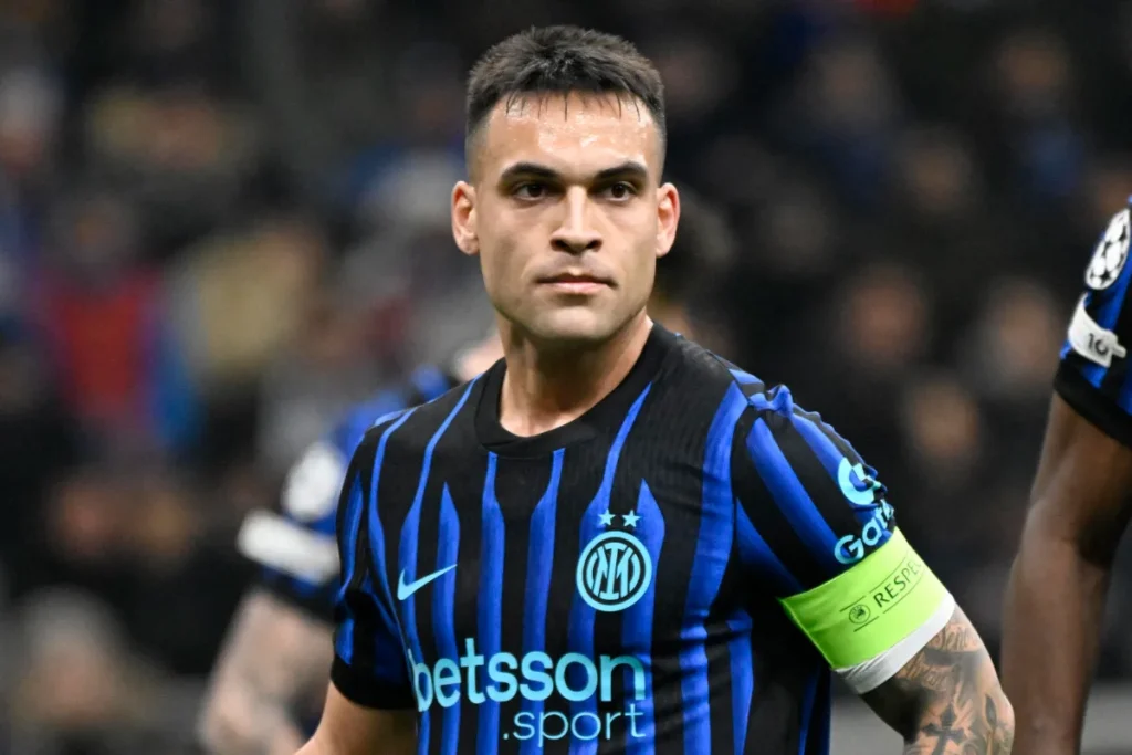 Lautaro Martinez in campo deluso per la Serie A 2026