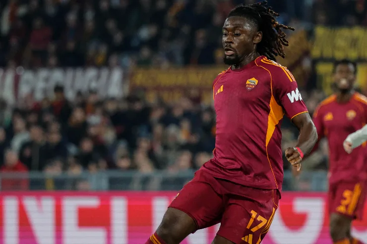 Manu Koné in campo con la Roma di Gasperini
