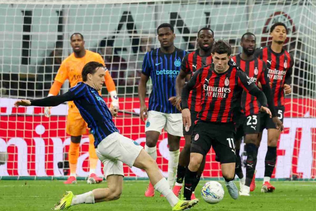 Giocatori in campo per Milan-Inter