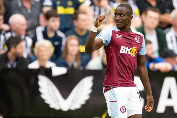 Moussa Diaby, esterno offensivo dell'Al-Ittihad, con la maglia dell'Aston Villa