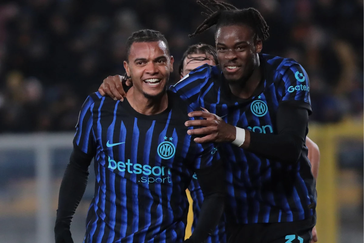 Yann Aurel Bisseck e Manuel Akanji in campo con l'Inter