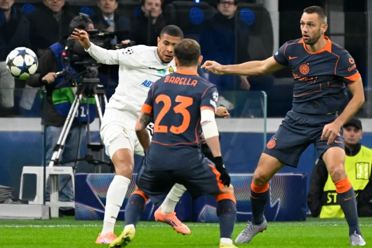 Barella e de Vrij in campo