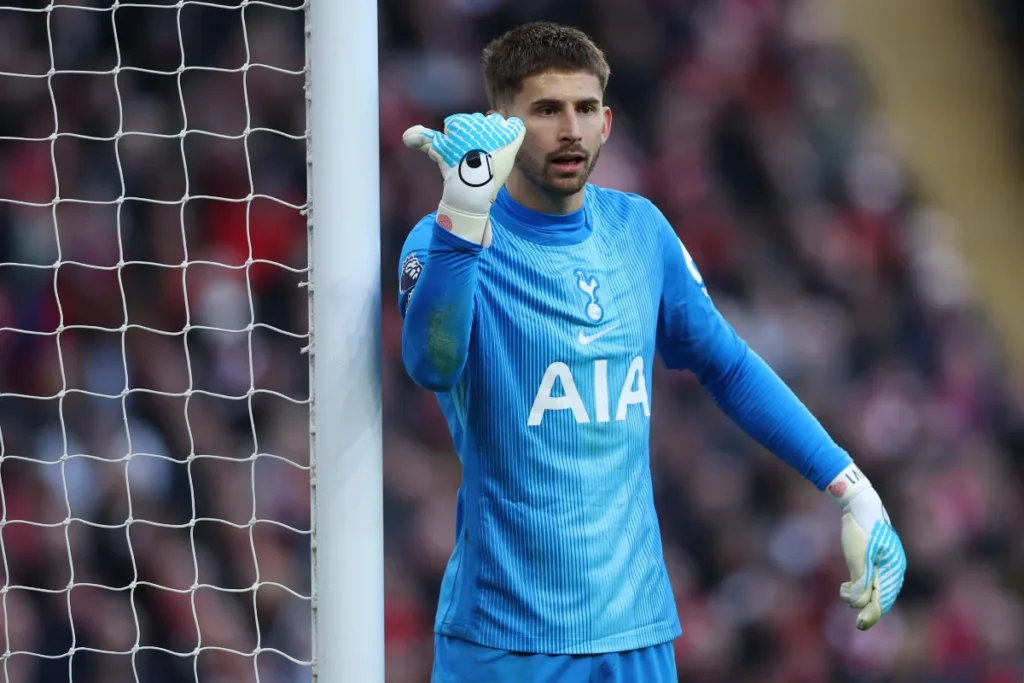 Guglielmo Vicario a difesa dei pali del Tottenham