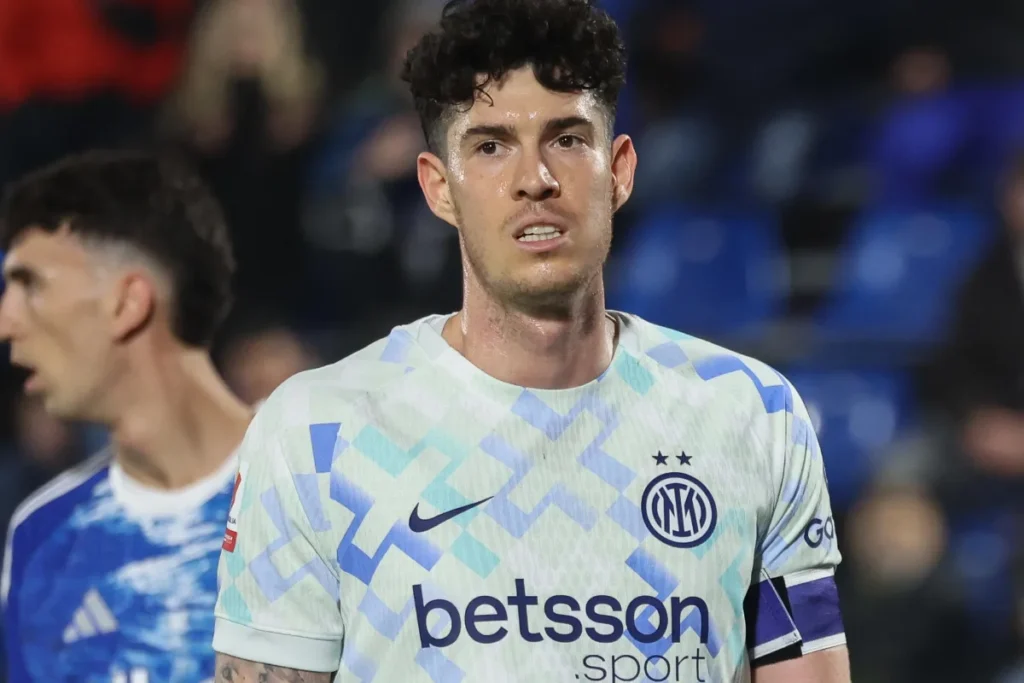 Alessandro Bastoni in maglia Inter per il campionato
