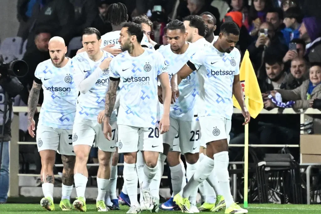 Gruppo Inter in campo per il campionato