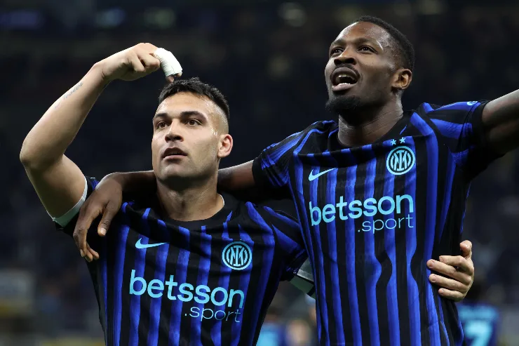 Lautaro e Thuram esultano