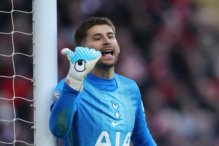Vicario in campo con la maglia del Tottenham