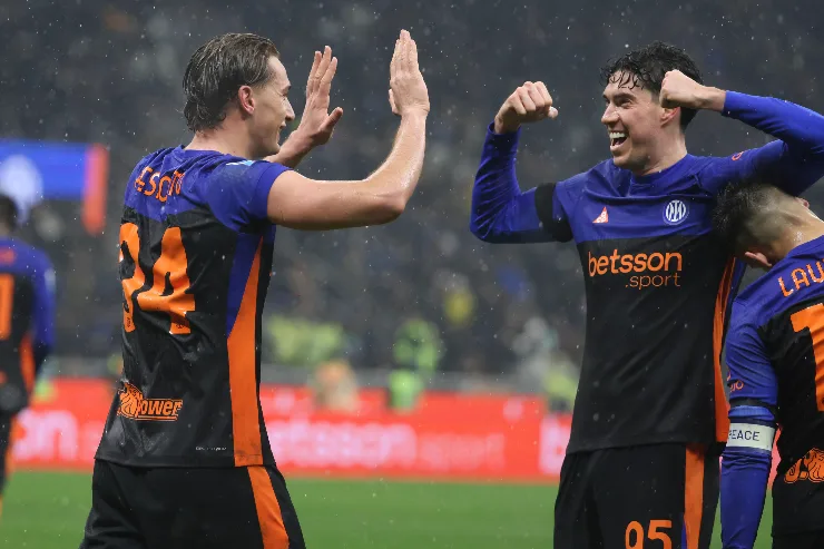 Bastoni e Pio Esposito, calciatori dell'Inter