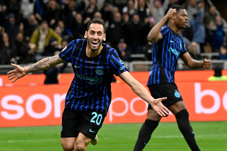 Calhanoglu festeggia il gol
