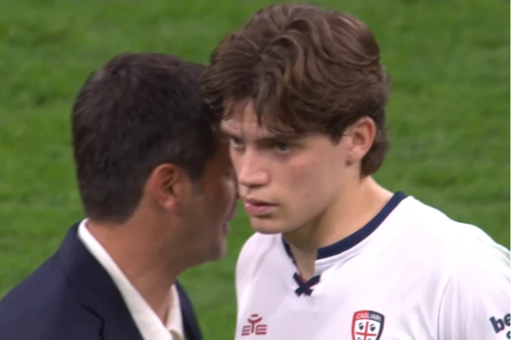 Cristian Chivu parla con Marco Palestra durante Inter-Cagliari