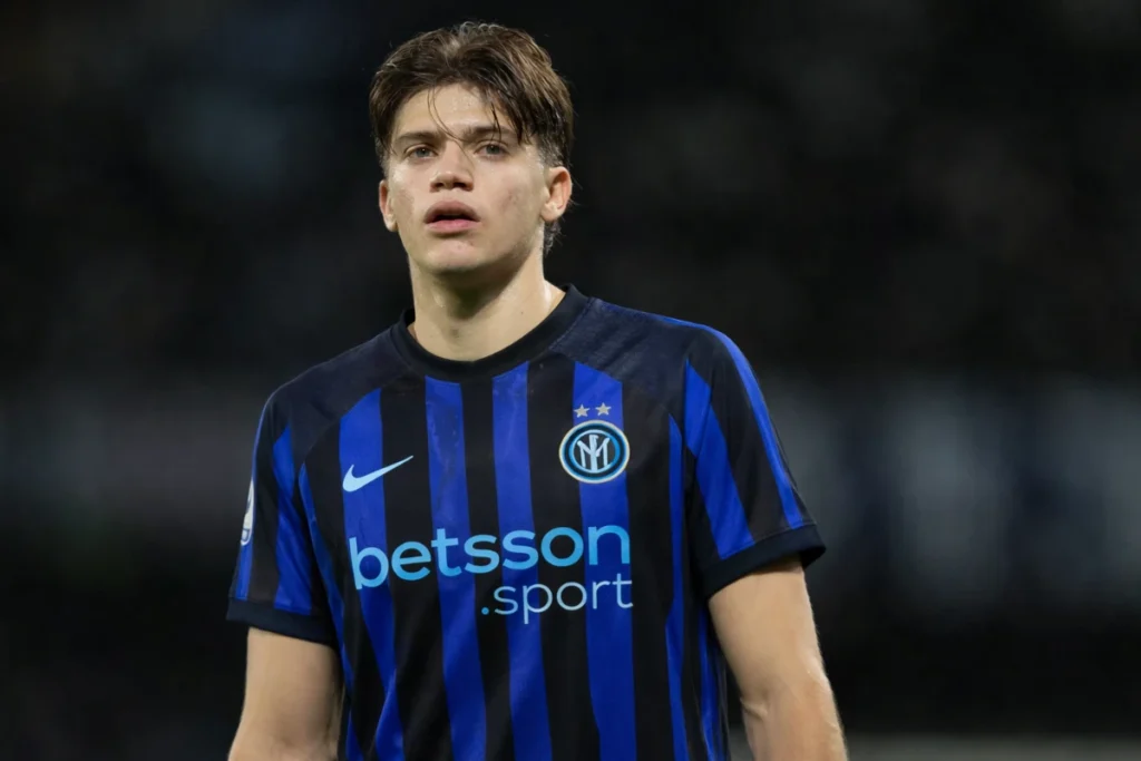 Marco Palestra, esterno dell'Atalanta in prestito al Cagliari, in una foto AI in maglia Inter