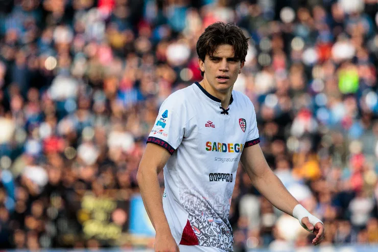 Marco Palestra in azione con la maglia del Cagliari durante una partita di Serie A