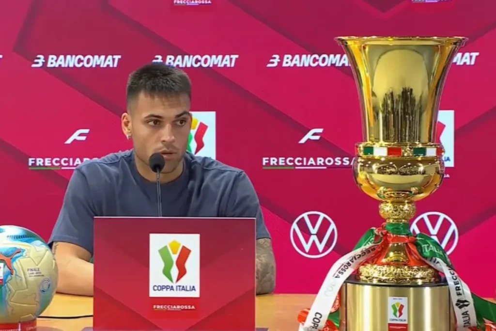 Lautaro Martinez in conferenza stampa.