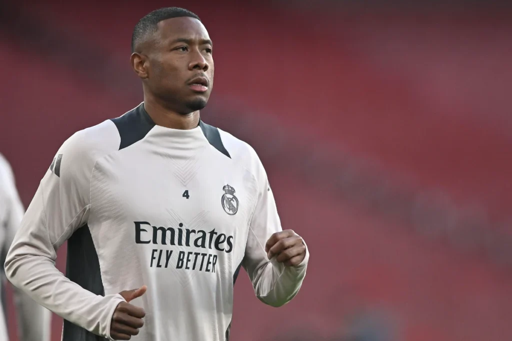 David Alaba, difensore austriaco del Real Madrid, durante il riscaldamento in campo