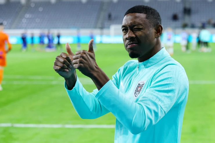 Alaba saluta i tifosi con l'Austria
