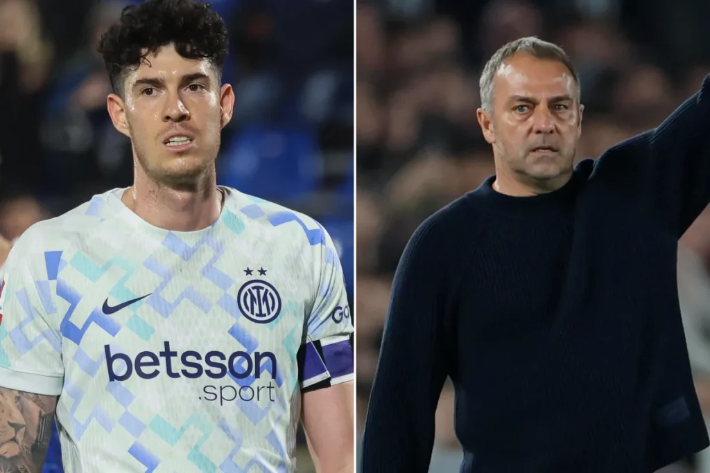 Alessandro Bastoni in maglia Inter e Hansi Flick, tecnico del Barcellona