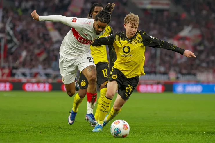 Daniel Svensson del Borussia Dortmund in azione con il pallone durante una partita di Bundesliga