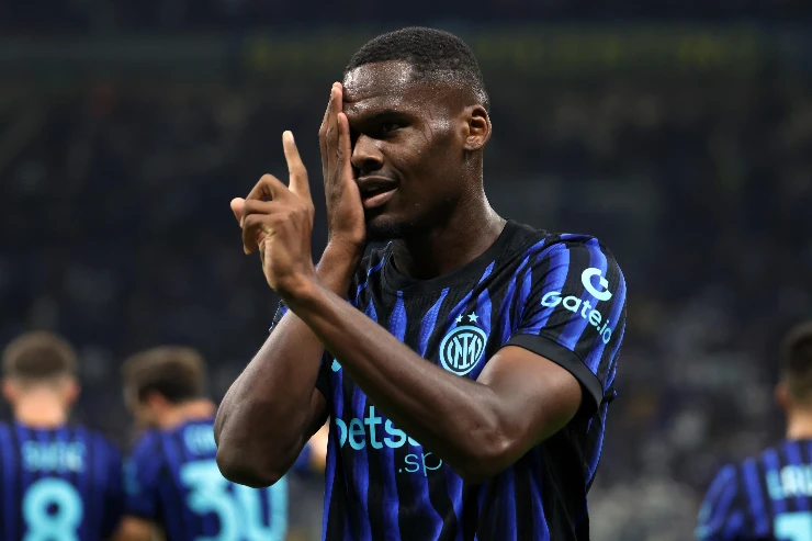 Ange-Yoan Bonny esulta con l'Inter