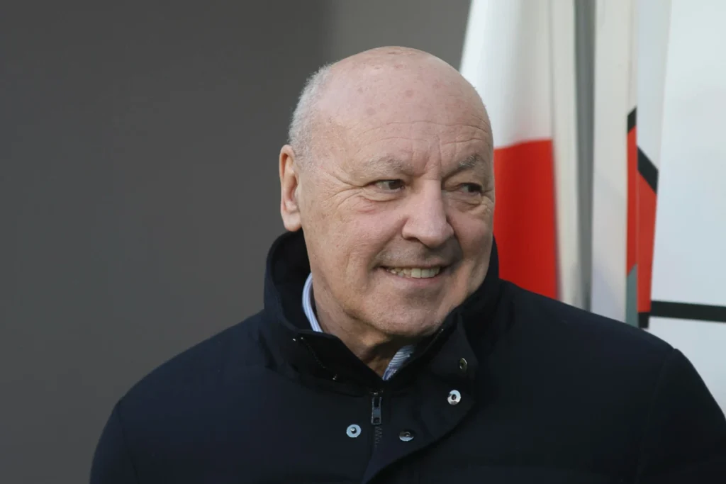 Beppe Marotta, presidente dell'Inter, sorridente durante un evento ufficiale