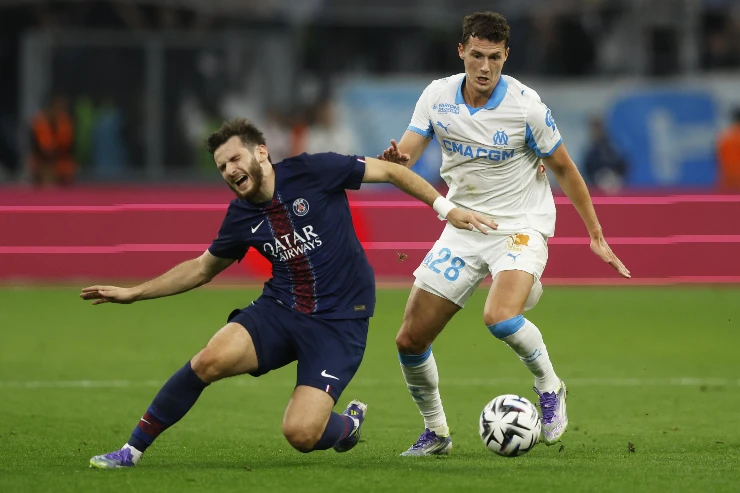 Pavard e Kvaraskhelia a duello