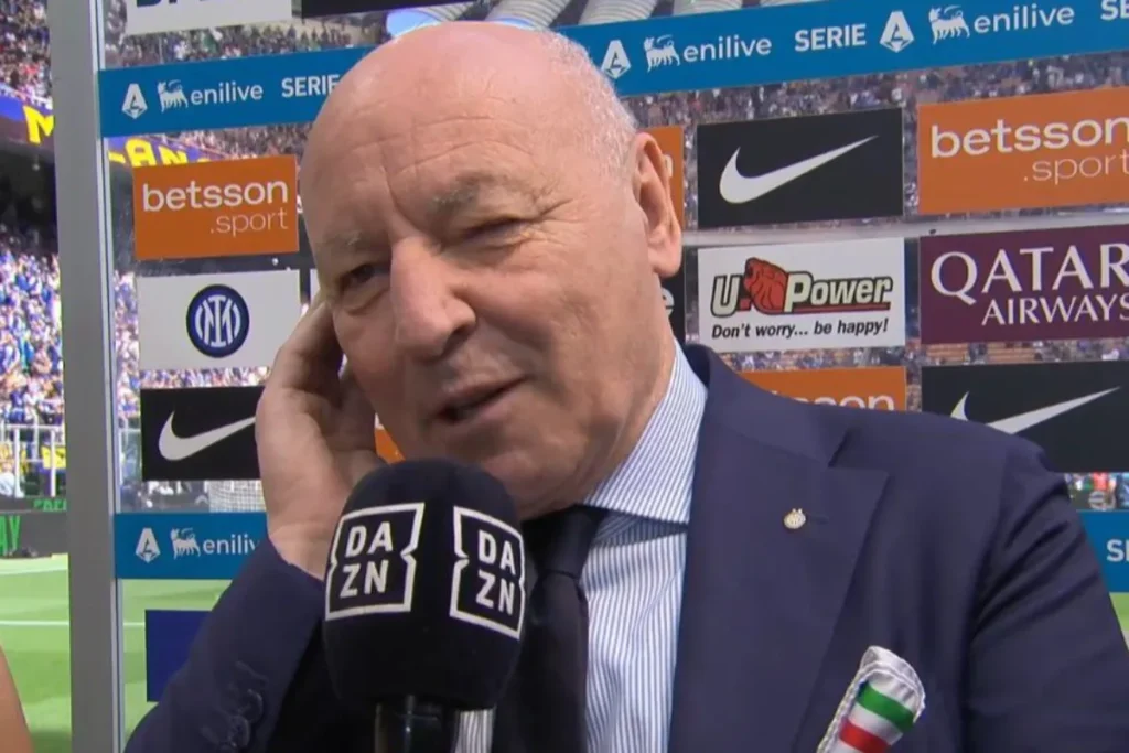 Beppe Marotta in intervista ai microfoni DAZN durante le dichiarazioni prepartita, con pannello Serie A sullo sfondo