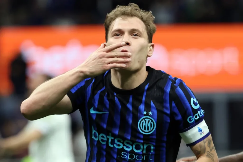 Nicolò Barella con la maglia dell'Inter, numero 23, durante una partita in stadio