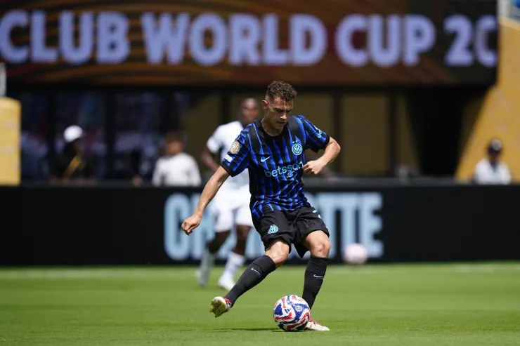 Kristjan Asllani in azione con la maglia dell'Inter durante una partita di Club World Cup