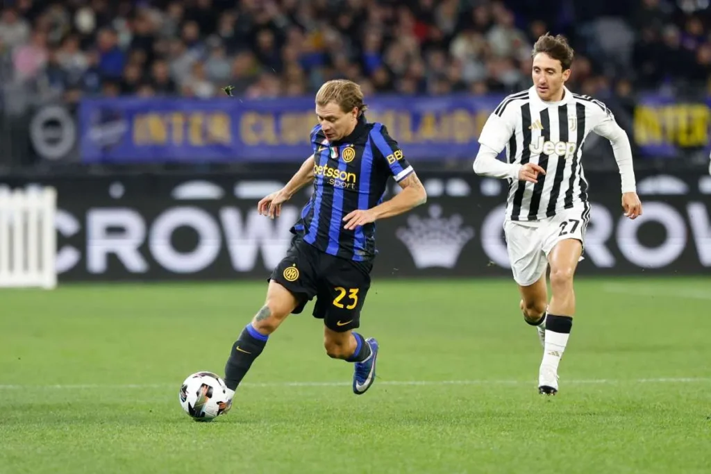 Barella in possesso palla durante amichevole contro Juventus