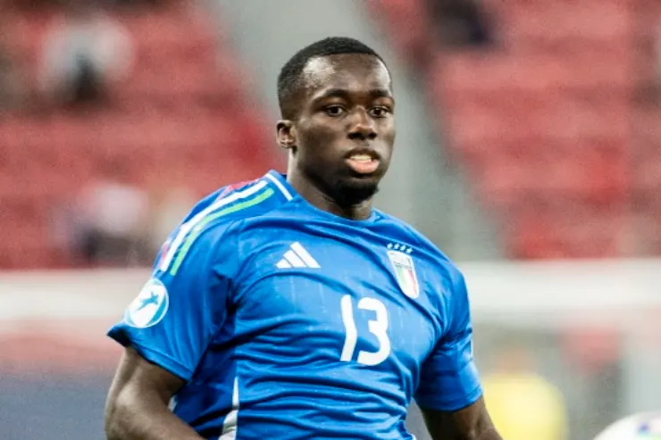 Kayode con la maglia azzurra numero 13 della Nazionale italiana