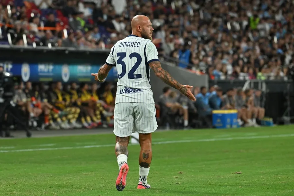 Dimarco a rischio per il debutto in Champions: problemi al ginocchio