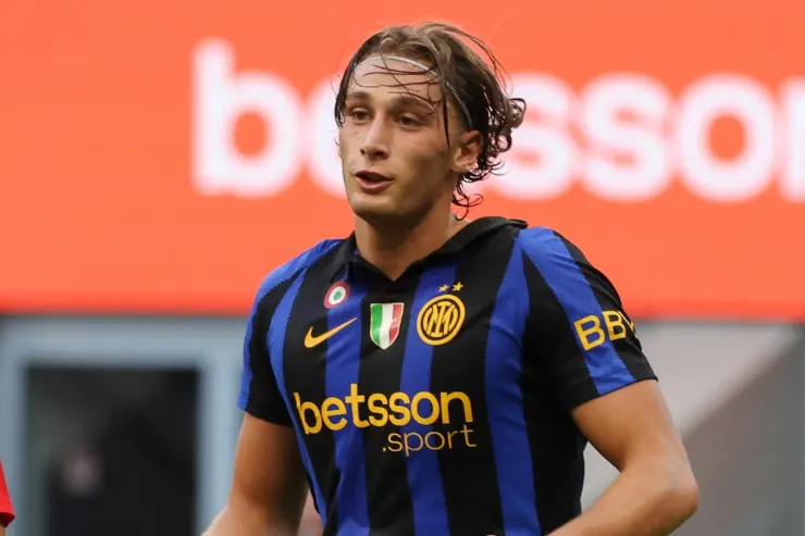 Pio Esposito in maglia Inter, primo piano durante partita